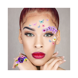 الزهور على وجهه