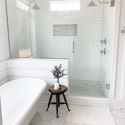 تطبيق Walk-In Shower